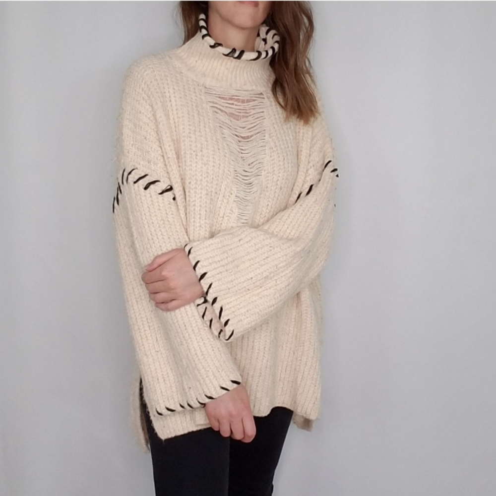Distressed turtleneck sweater - Picture 7 of 7